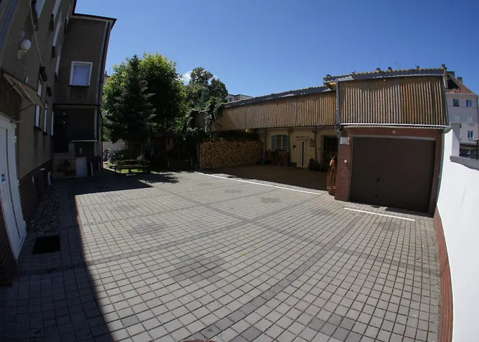 Проживание в семье Nest