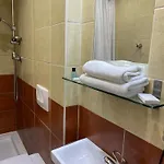 ホームステイ Nest *
